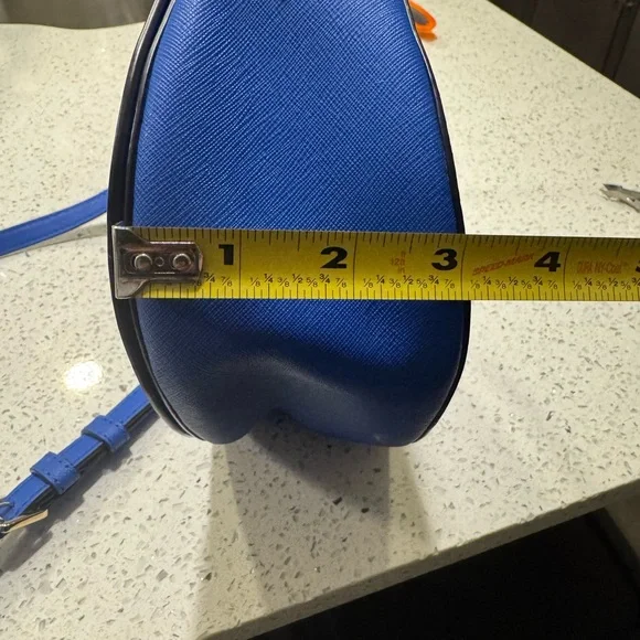 Tory Burch Blue Saddle Crossbody Bag with Textured Finish - Picture 4 of 12